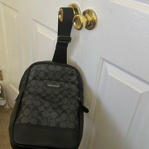 Men’s coach crossbody barely used great condition.